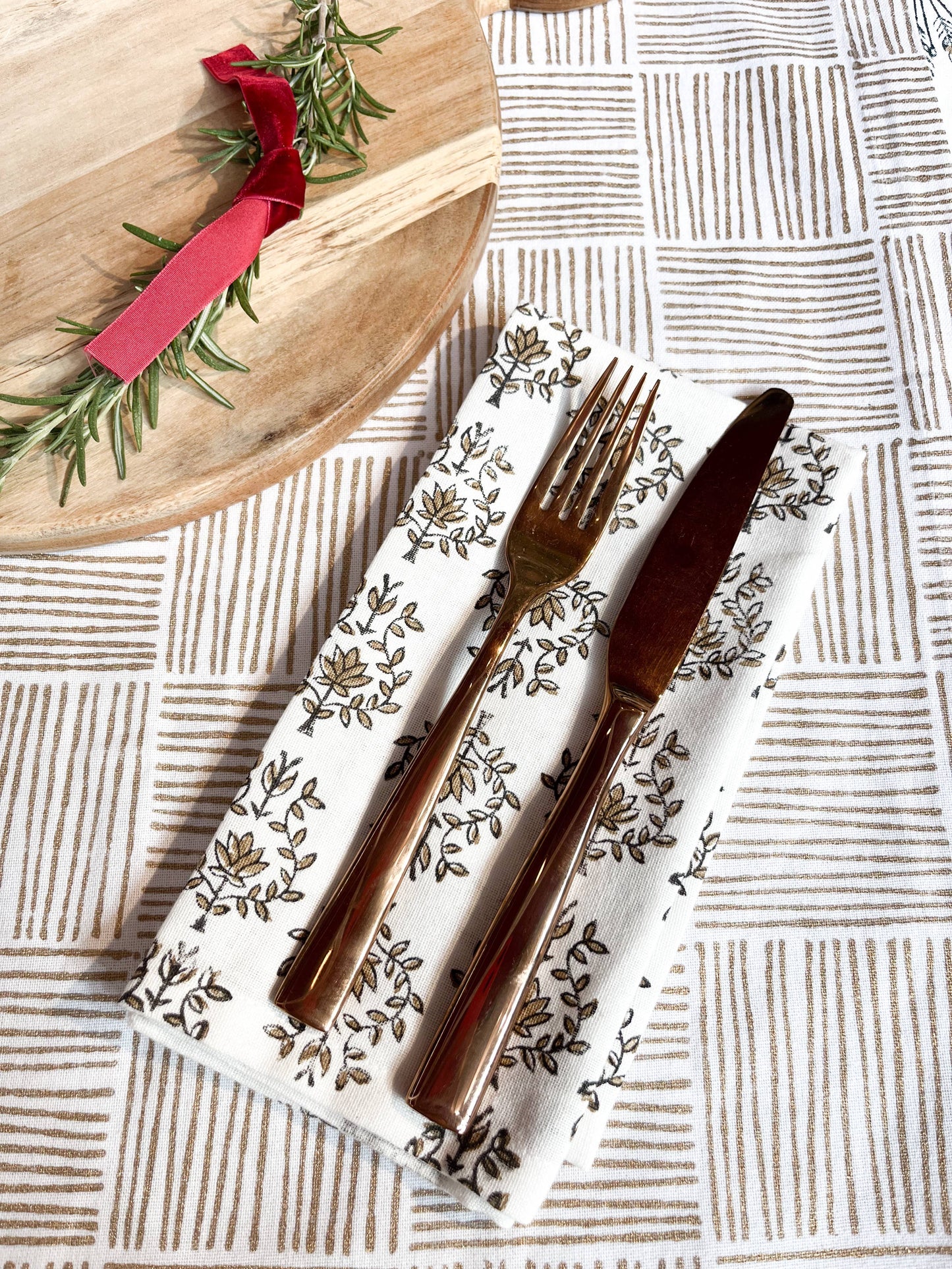 Dinner Napkins Ivory (set of 4) - Lotus, Black & Chai