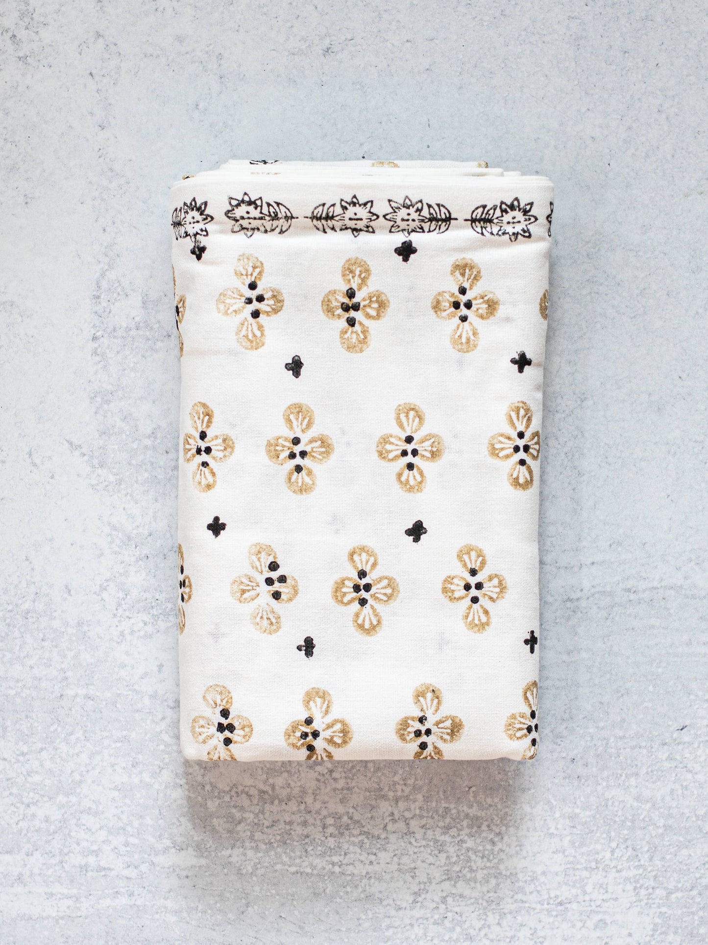 Table Throw (Ivory) - Dogwood Blossom, Chai & Black