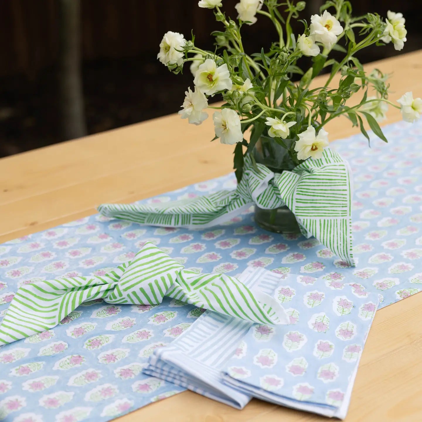 Table Runner - Poinsettia Pattern