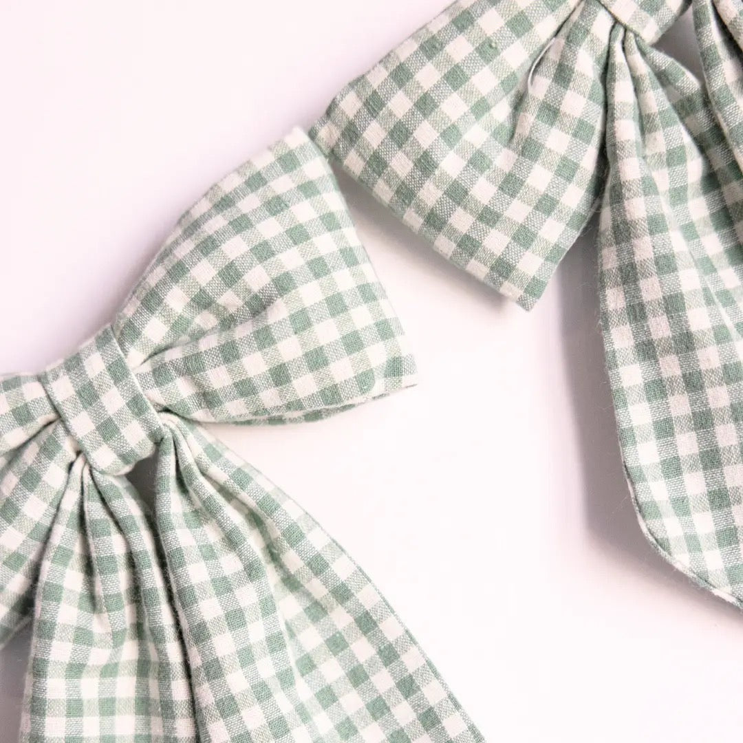 Gingham Green Bow Garland