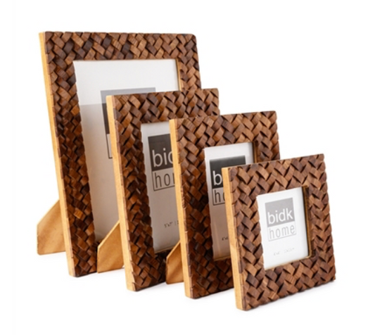 4X6” CRISS CROSS WOOD PICTURE FRAME - BROWN