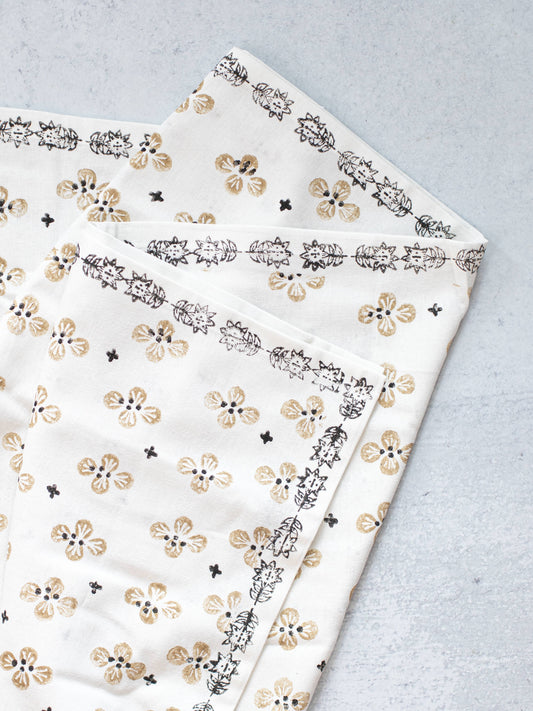 Table Throw (Ivory) - Dogwood Blossom, Chai & Black